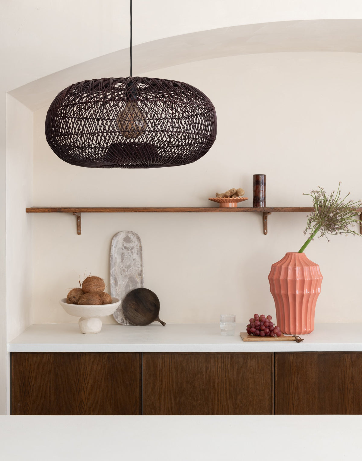 Bordeauxrode rotan hanglamp met open structuur GOOD&MOJO Arizona – afbeelding 4