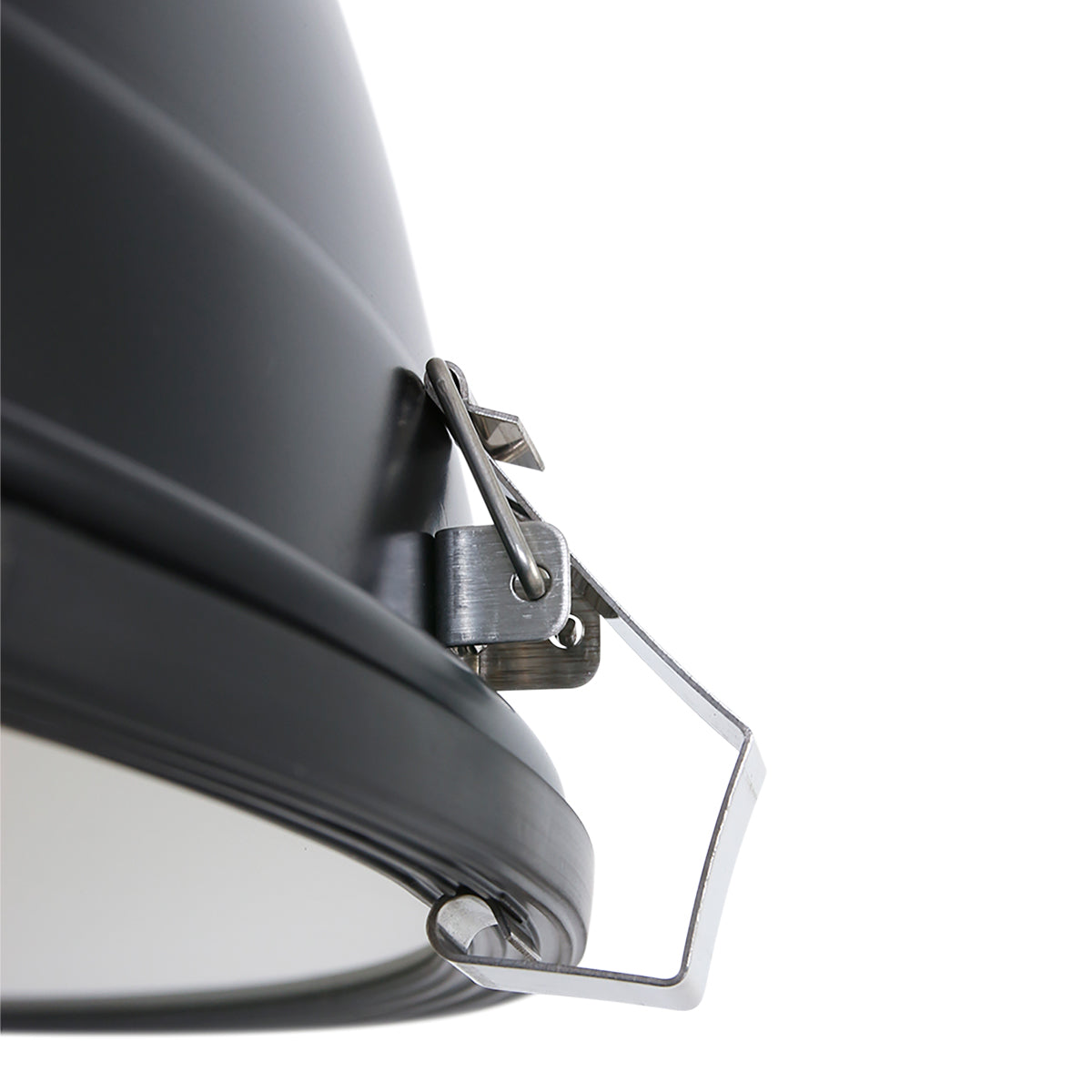 ronde-industriele-zwarte-hanglamp-metaal-matglas-steinhauer-warbier-variant-image4