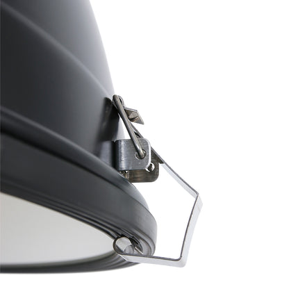 ronde-industriele-zwarte-hanglamp-metaal-matglas-steinhauer-warbier-variant-image4