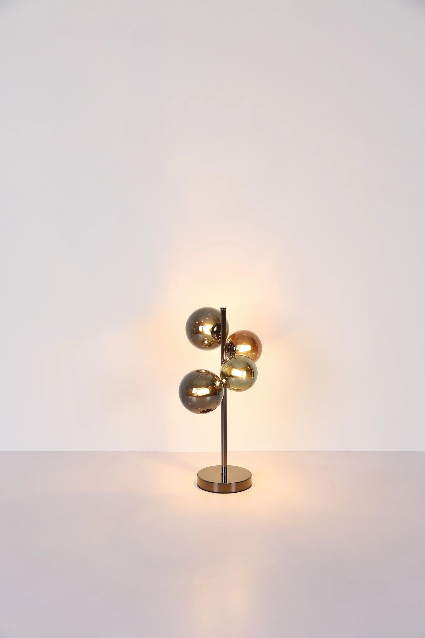 design-tafellamp-met-glazen-bollen-riha-variant-image4