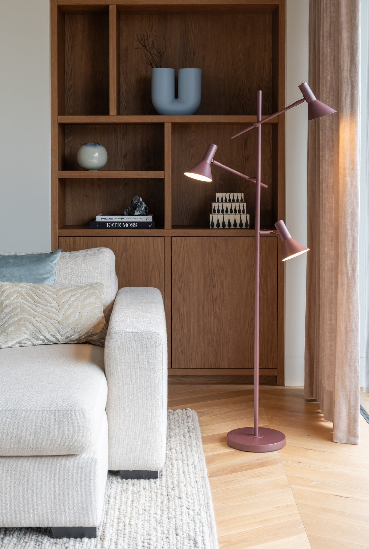 Bordeauxrode metalen vloerlamp met drie kappen It's About RoMi Izmir – afbeelding 2