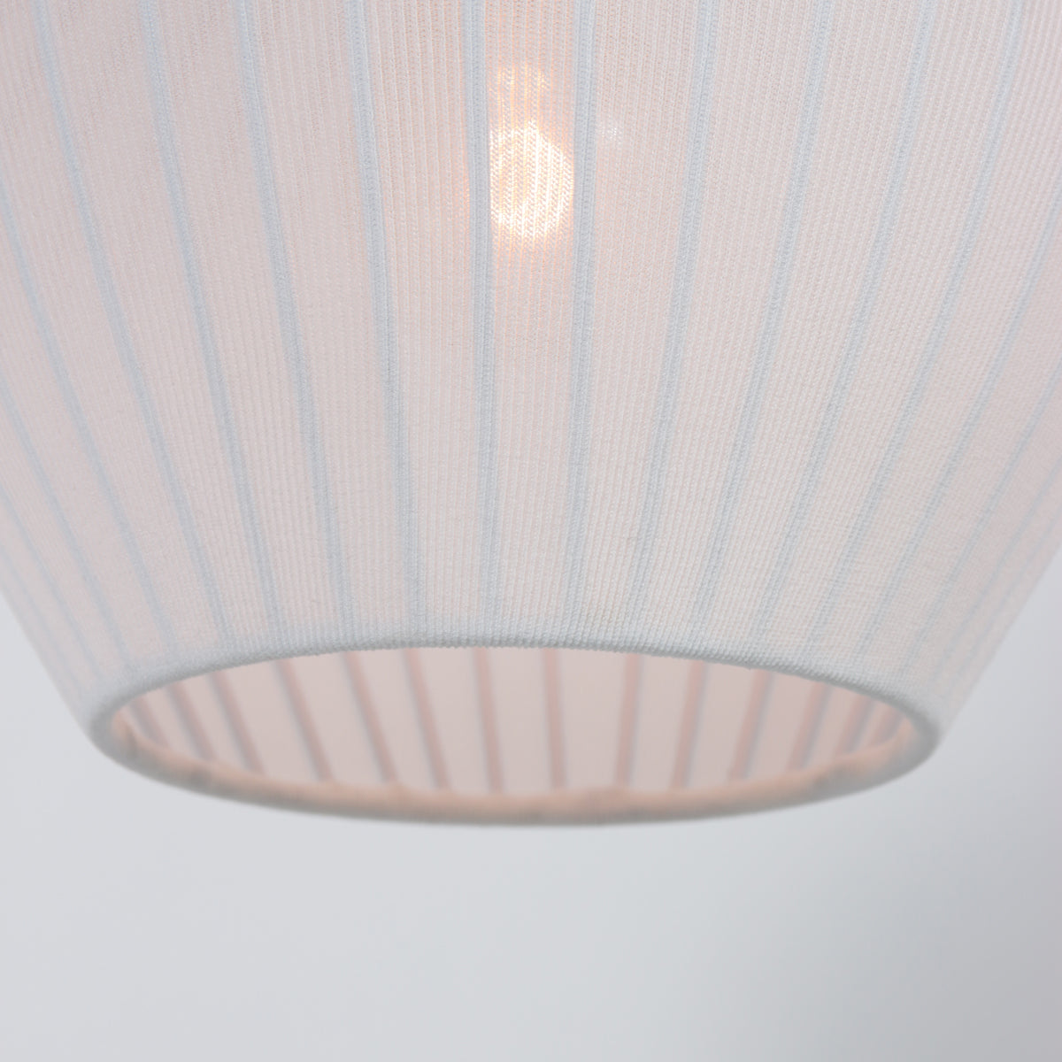 drielichts-hanglamp-met-linnen-kapjes-en-travertin-details-anne-light-travino-variant-image5