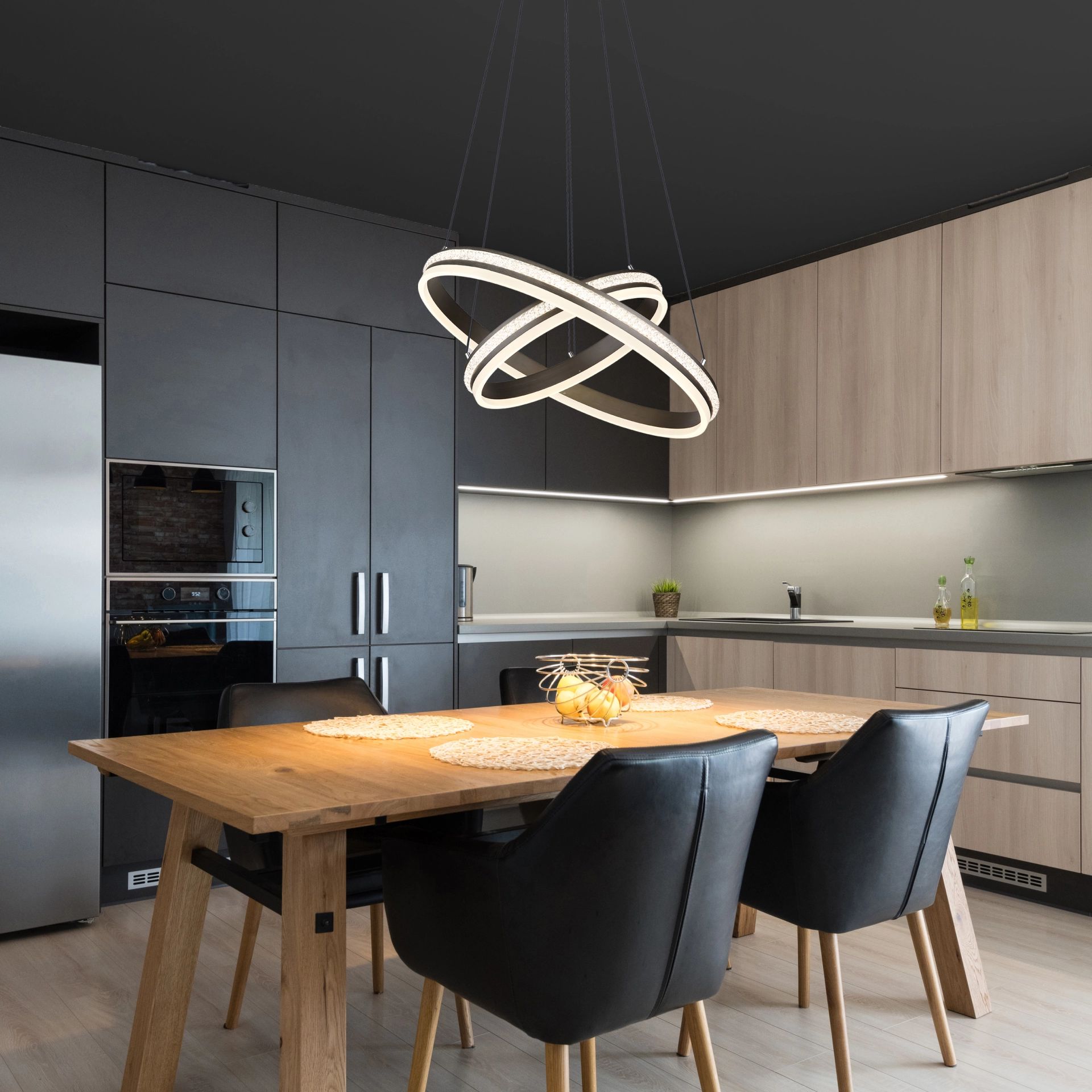 tijdloze-titaniumkleurige-hanglamp-met-kristalaccenten-grouni-variant-image8