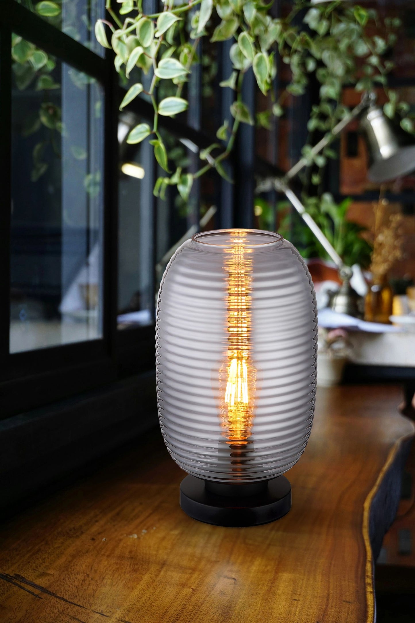 elegante-tafellamp-gerookt-glas-zwart-metaal-jefrey-variant-image3