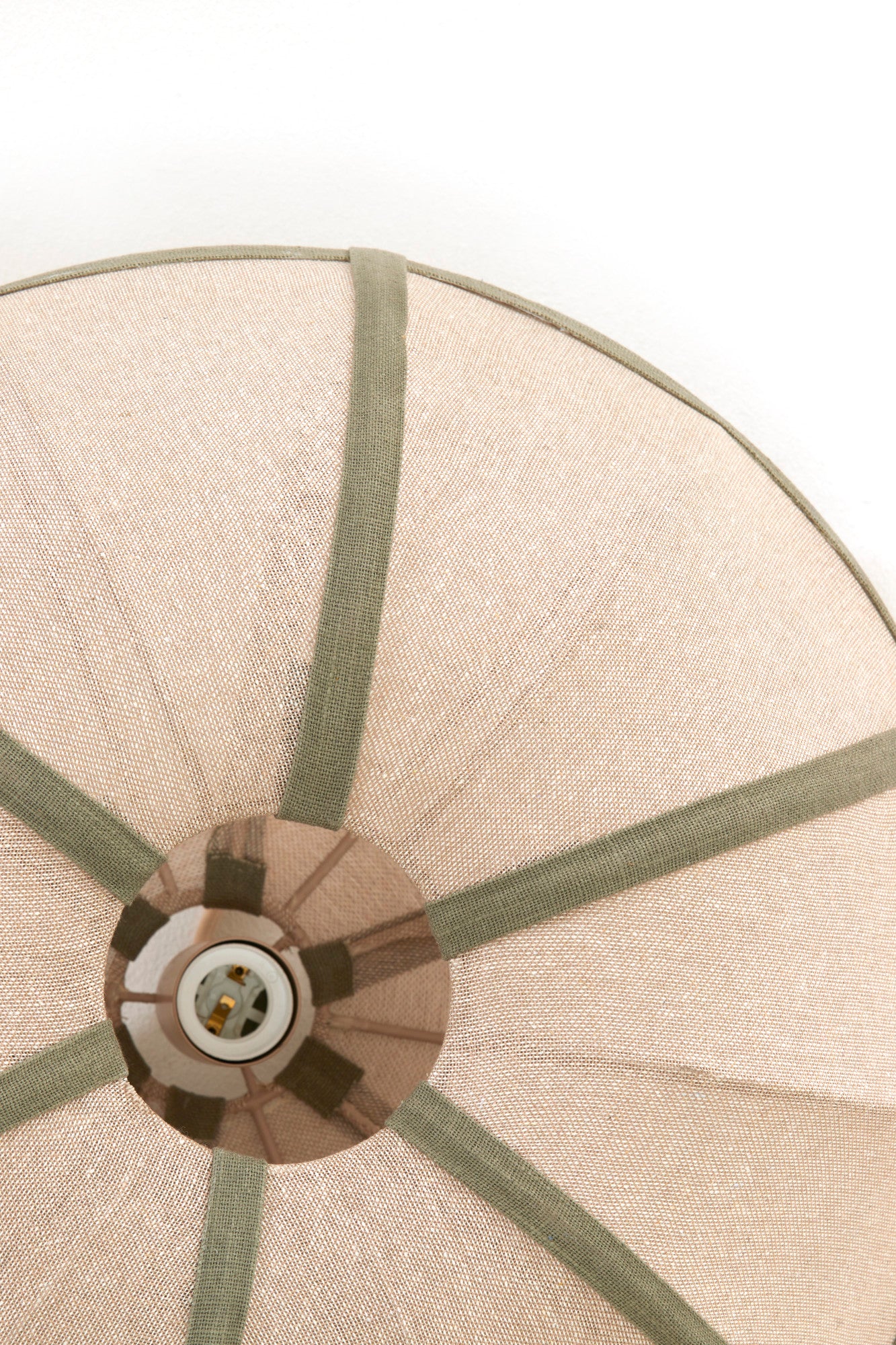 textiel-hanglamp-naturel-met-olijfgroen-accent-light-living-mirelys-variant-image8