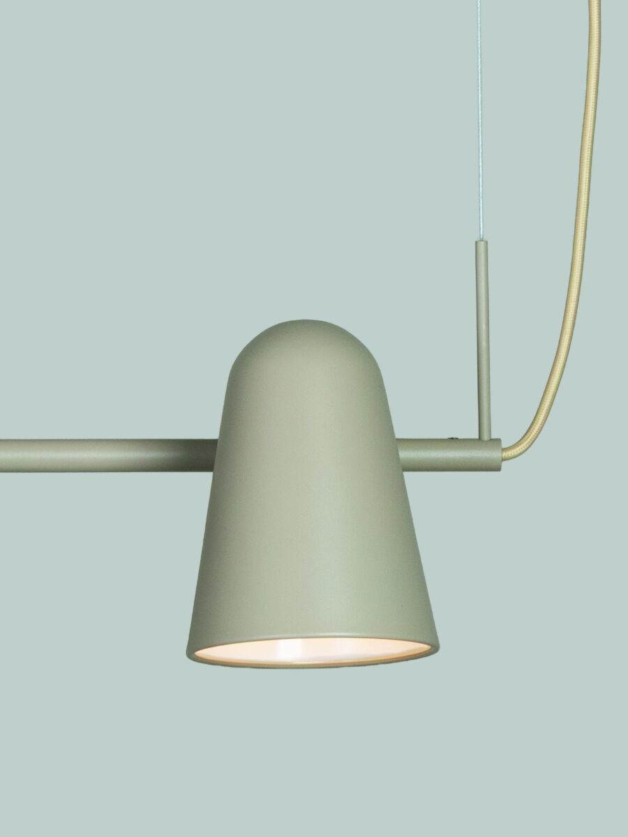 Lampada a sospensione a 3 luci di metallo color sabbia Sfeervol It's About RoMi Salamanca – immagine 4