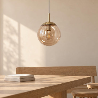 Lampa wisząca Steinhauer Bollique z bursztynowym szkłem – zdjęcie aranżacyjne