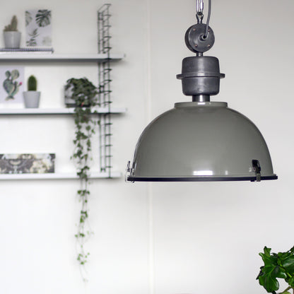 industriele-groene-hanglamp-metaal-glas-koepelvorm-steinhauer-bikkel-variant-image2