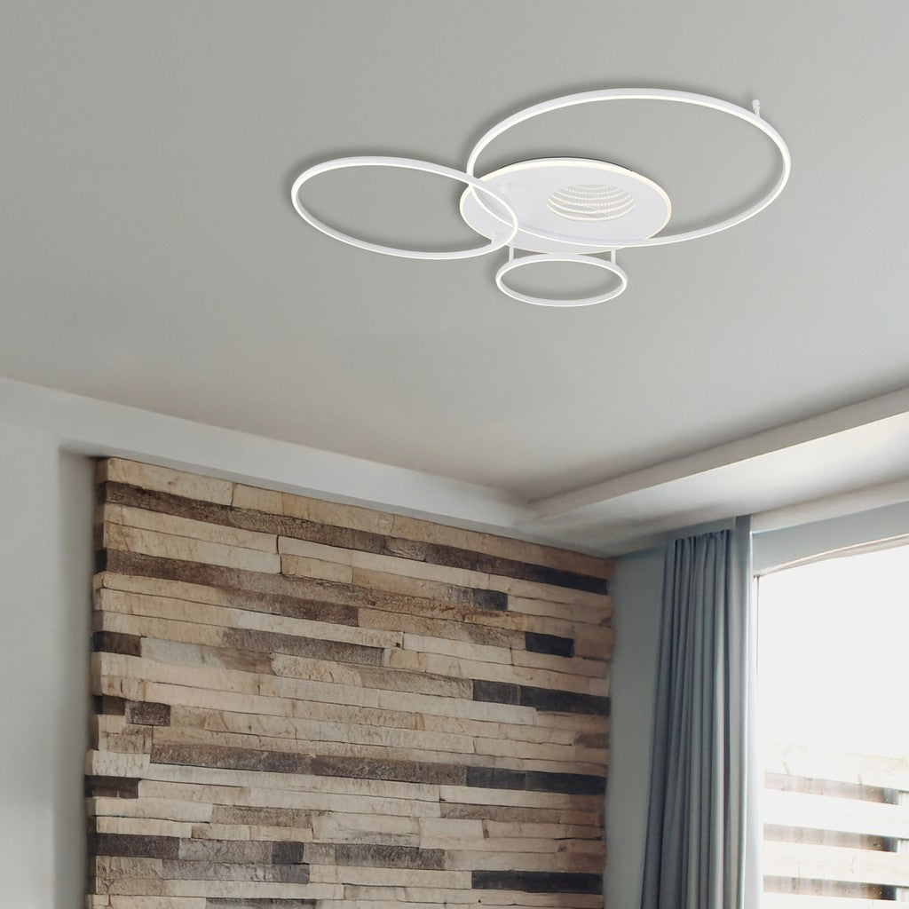 Lampada da soffitto LED elegante in metallo bianco – foto d'ambiente