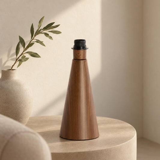 Candeeiro de mesa cónico Dinan em metal castanho – fotografia de ambiente