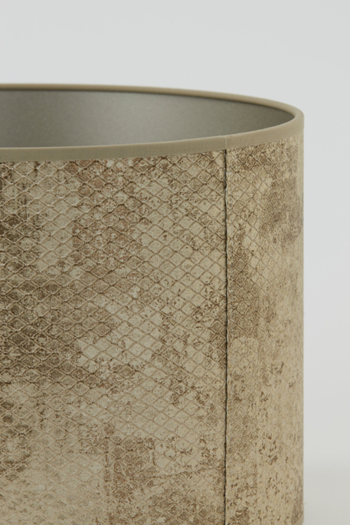 gouden-cilindervormige-lampenkap-voor-sfeer-light-living-novita-variant-image5
