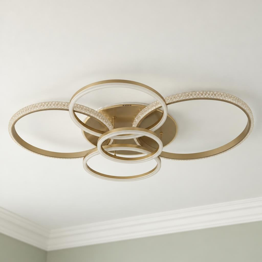 Moderne plafondlamp LORELEI met champagnekleurige ringen – sfeerbeeld