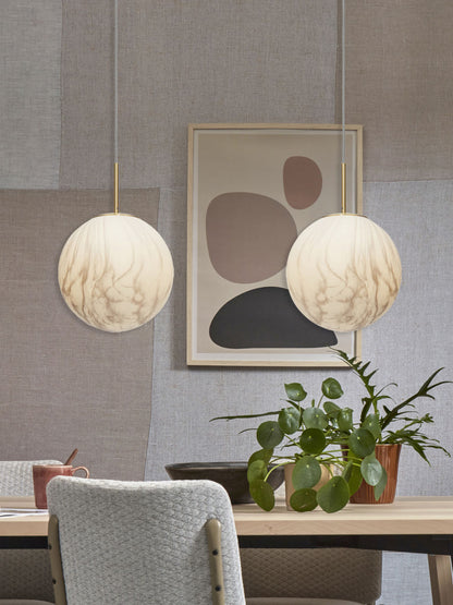 goudkleurige-hanglamp-dessinbol-groot-its-about-romi-carrara-variant-image4