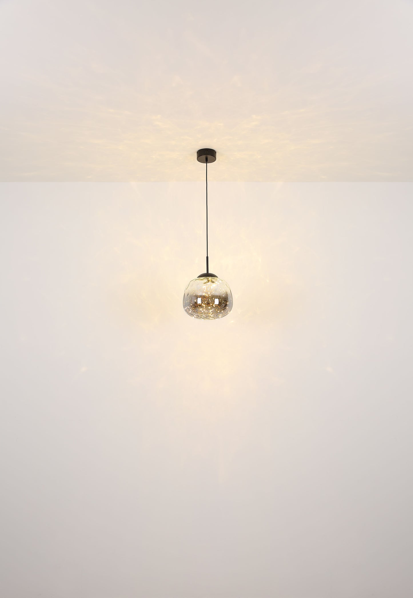 mooie-ronde-hanglamp-met-glazen-kap-firefly-variant-image4
