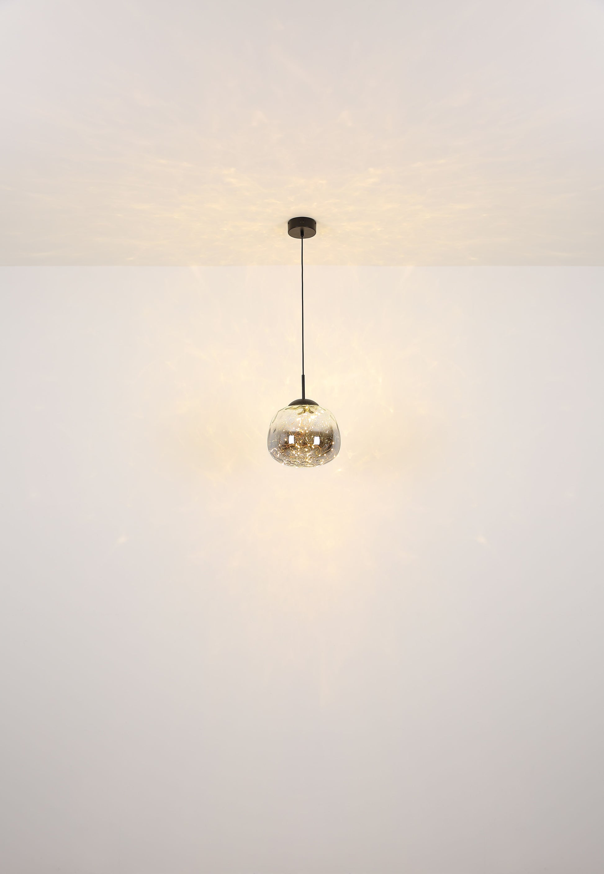 mooie-ronde-hanglamp-met-glazen-kap-firefly-variant-image4