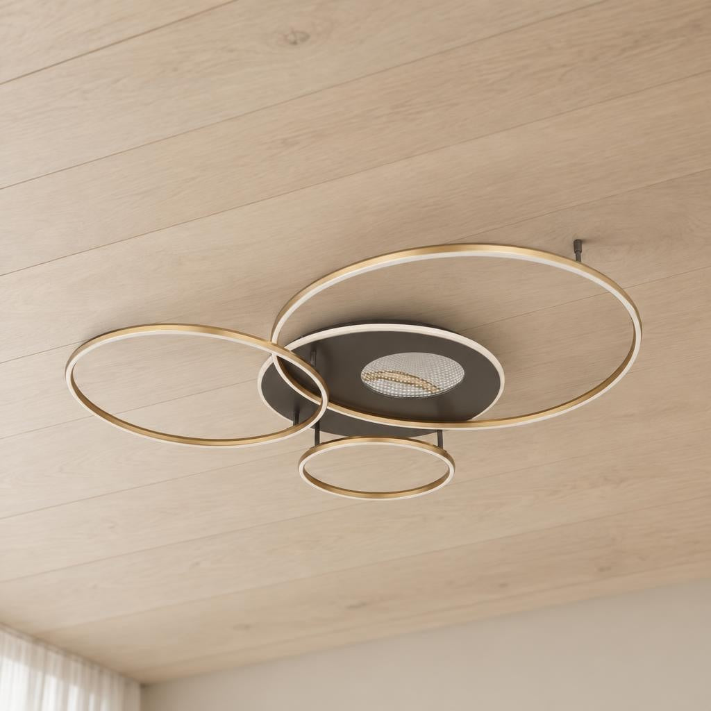 Plafoniera LED dorata Invertina dimmerabile – foto d'ambiente