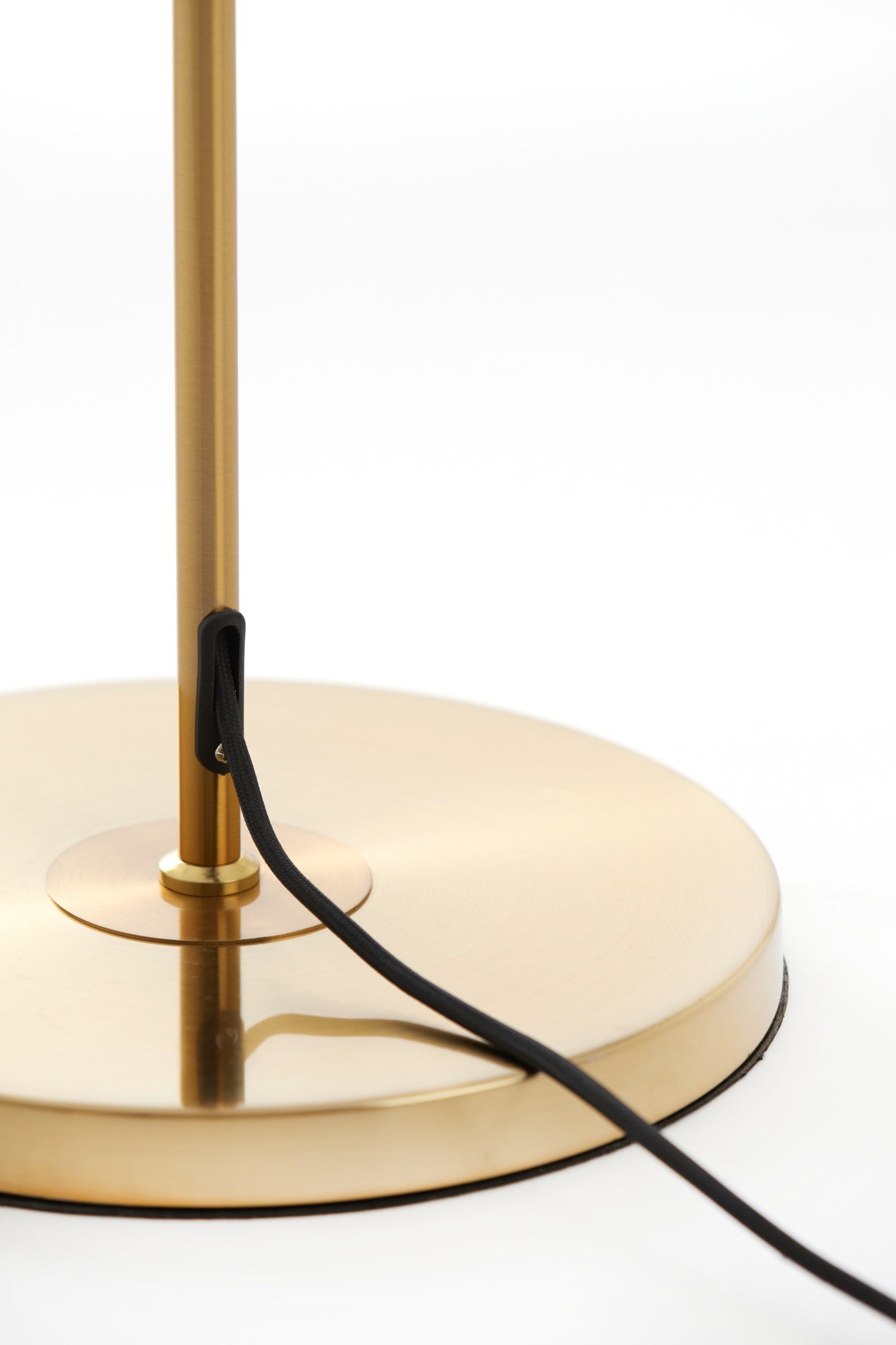 gouden-lampenvoet-met-bolvormig-glas-light-living-medina-variant-image7