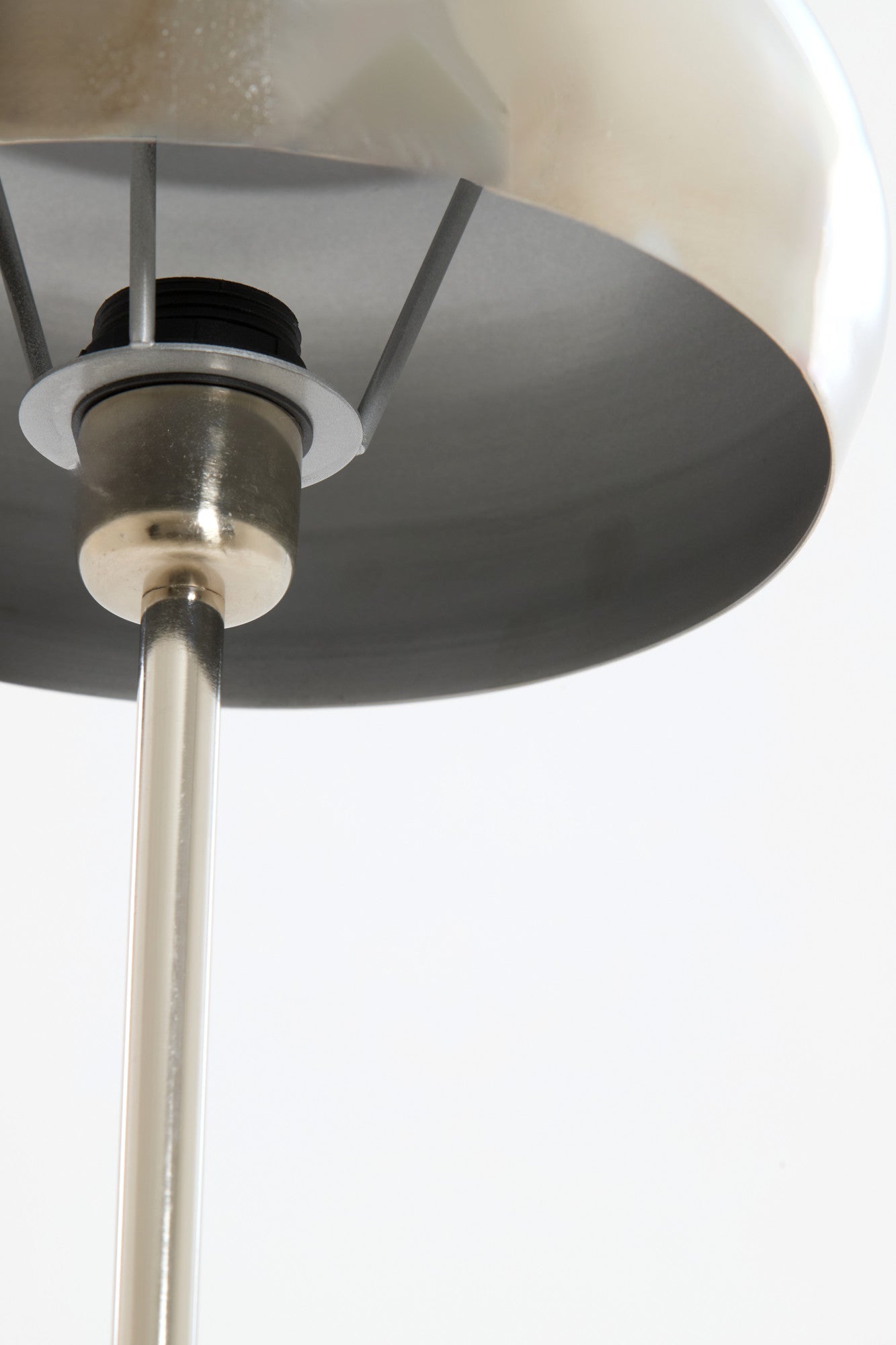 metaalglanzende-bureaulamp-zilver-light-living-surin-variant-image5