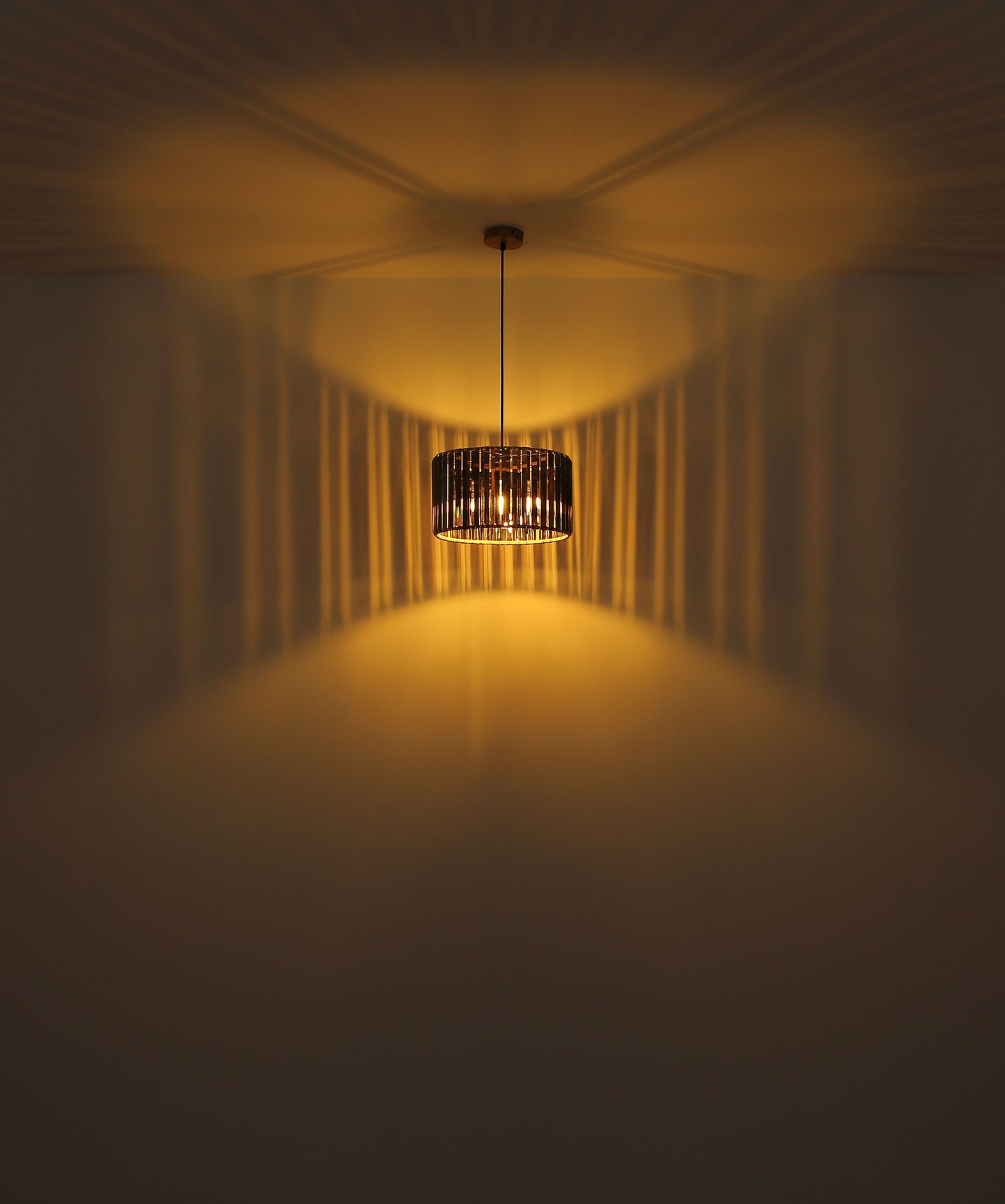 plafondlamp-in-houtlook-met-kristallen-run-variant-image3