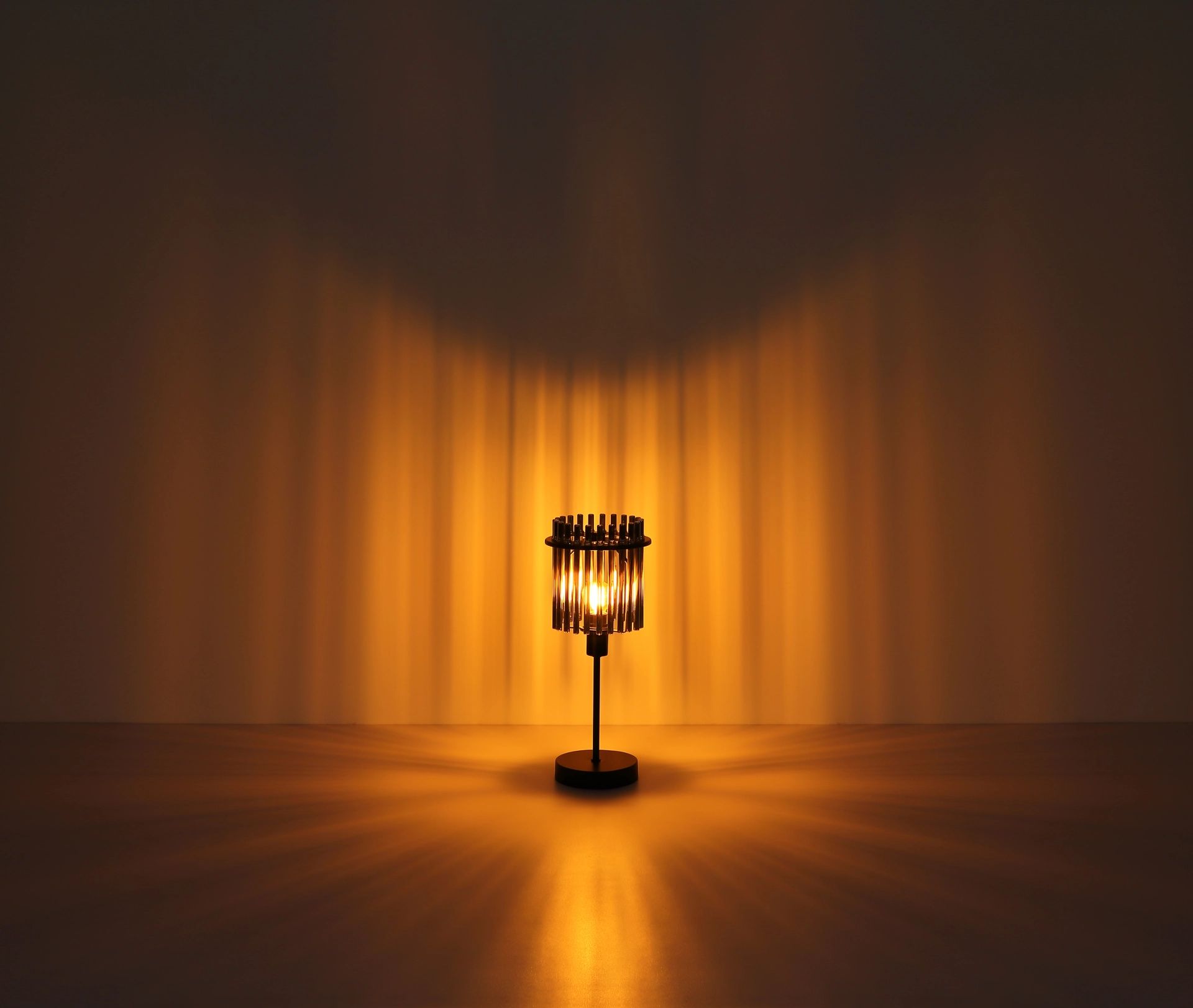 moderne-tafellamp-met-rookkleurige-glazen-staven-gorley-variant-image4