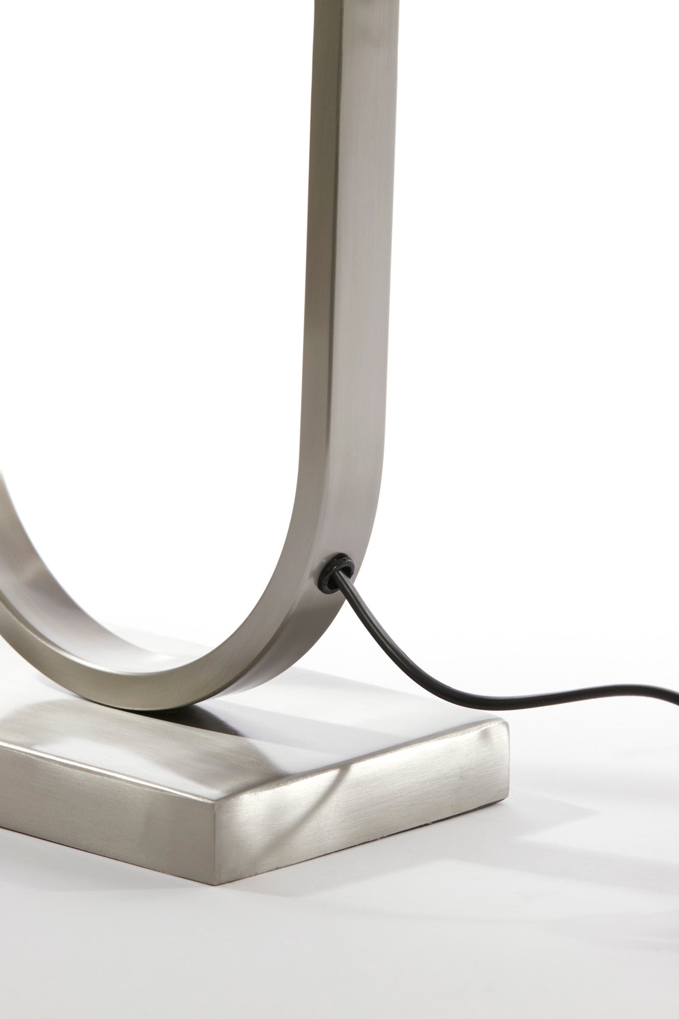 ovale-zilveren-lampenvoet-light-living-jamiri-variant-image7