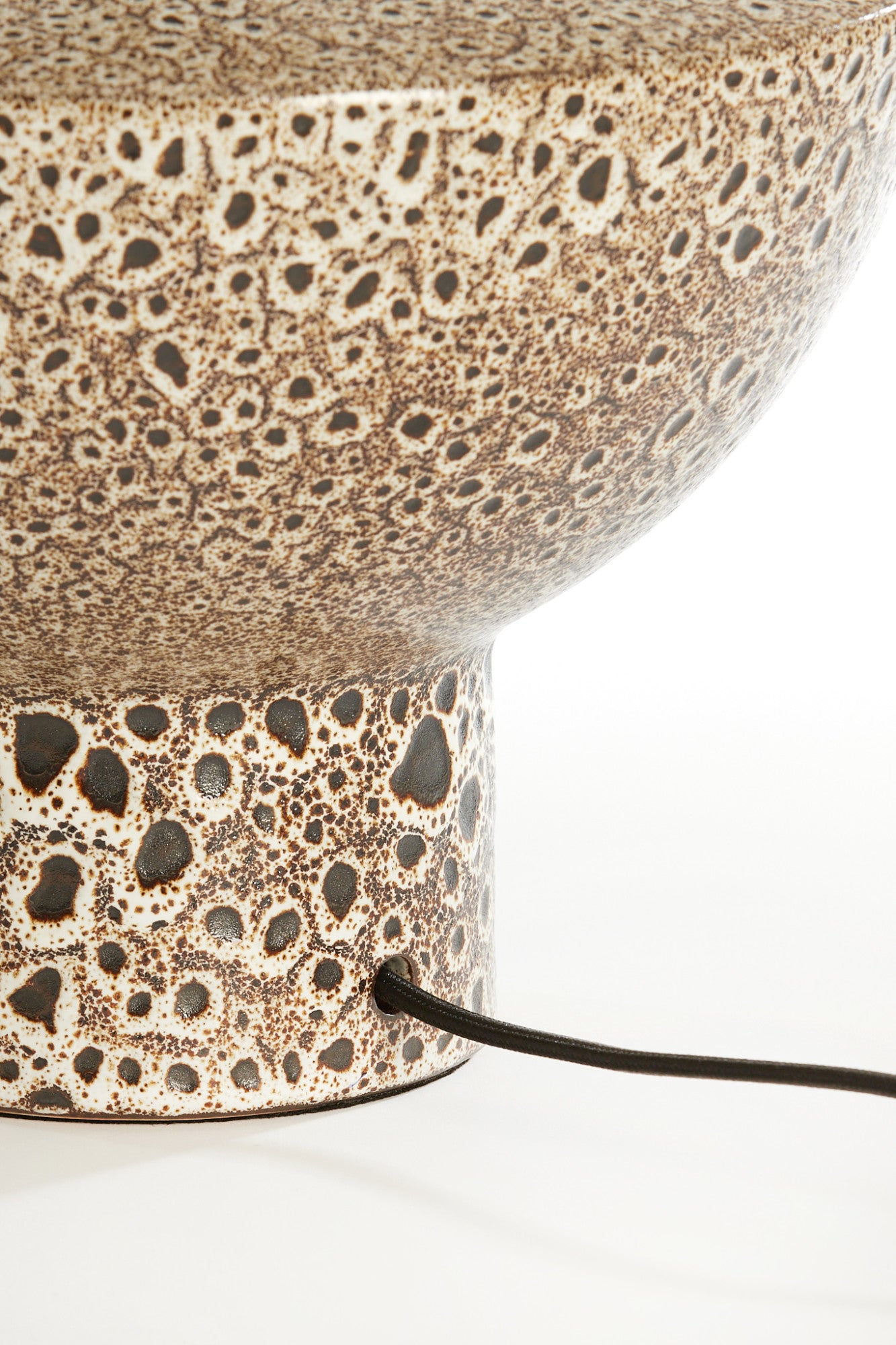 keramische-lampvoet-met-unieke-textuur-light-living-yasur-variant-image6
