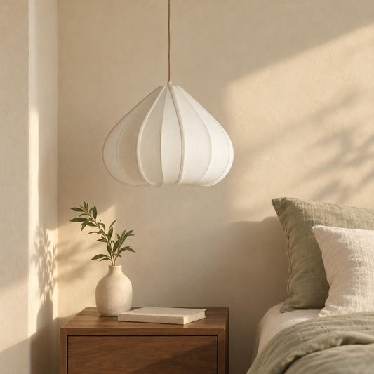 Biela Japandi závesná lampa Zubeda Ø49 cm – fotografia v interiéri