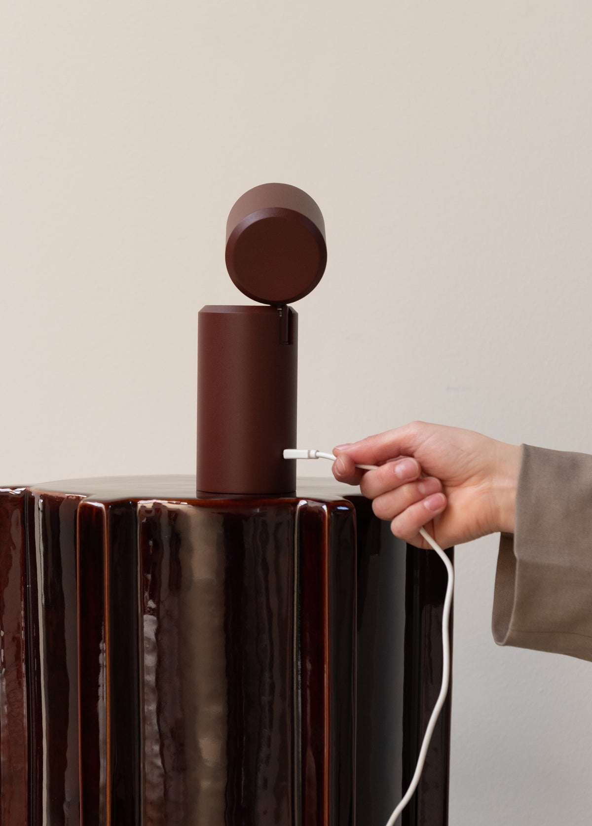 Bordeauxrode aluminium tafellamp met richtbare kop It's About RoMi Milan – maattekening