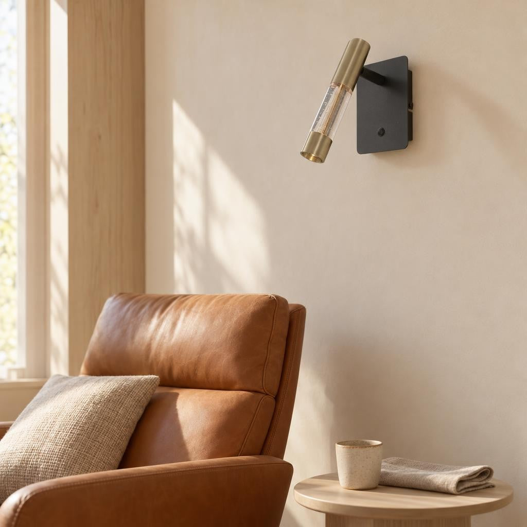 luxe-alisio-wandlamp-in-messing-met-verstelbaar-lichtpunt-ai-sfeer_image