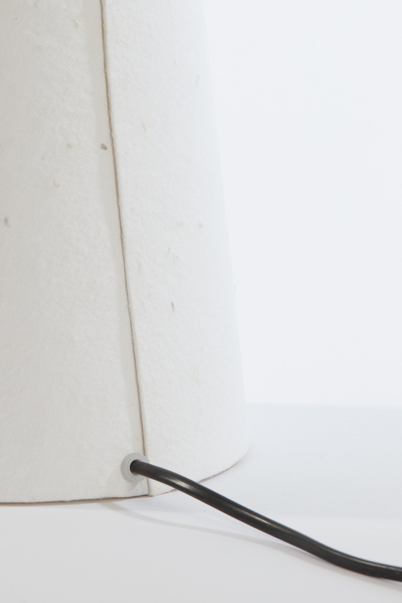 moderne-witte-kokervormige-tafellamp-light-living-raeni-variant-image7