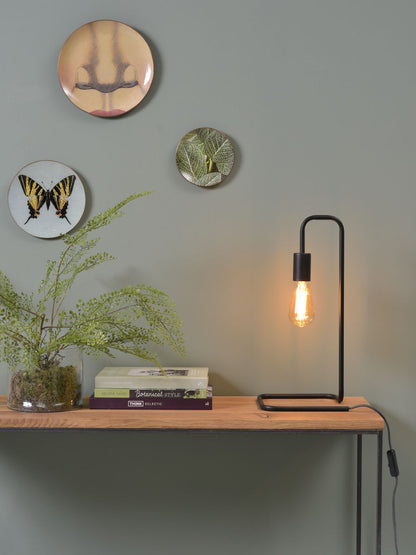 zwart-metalen-kronkelige-tafellamp-its-about-romi-london-variant-image1