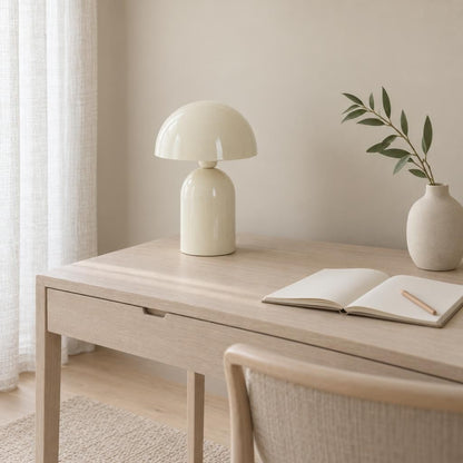 Béžová retro stolní lampa Light & Living Tolima – fotografie v interiéru