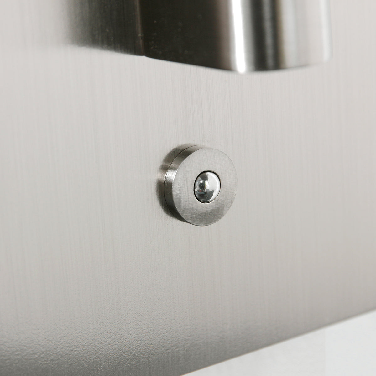 strakke-wandlamp-led-staal-steinhauer-retina-variant-image12