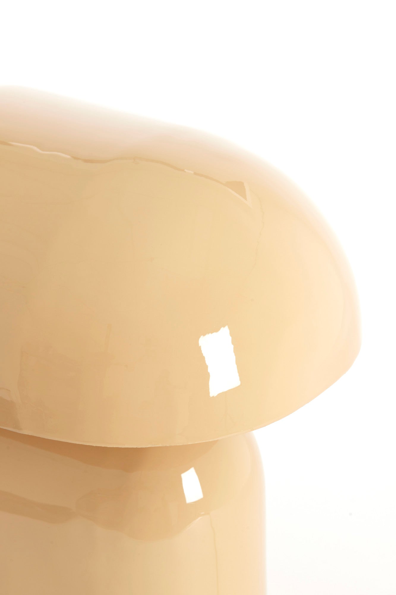 retro-tafellamp-in-zandkleur-met-glanzende-look-light-living-todd-variant-image2