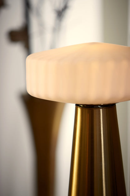 retro-goud-met-melkglazen-tafellamp-light-living-pleat-variant-image4