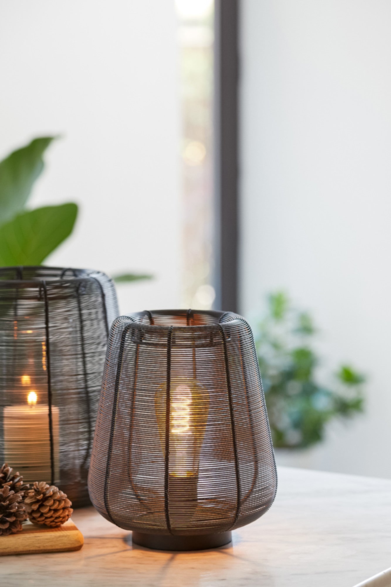 moderne-tafellamp-zwart-light-living-adeta-variant-image4