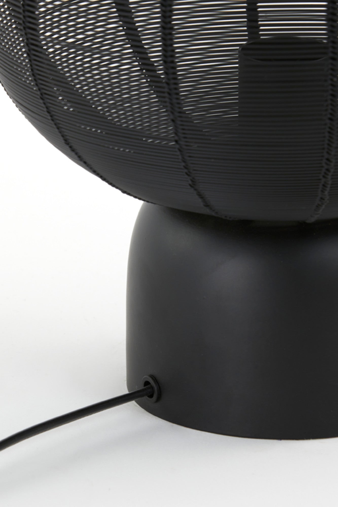 zwarte-tafellamp-draadontwerp-light-living-suneko-variant-image8