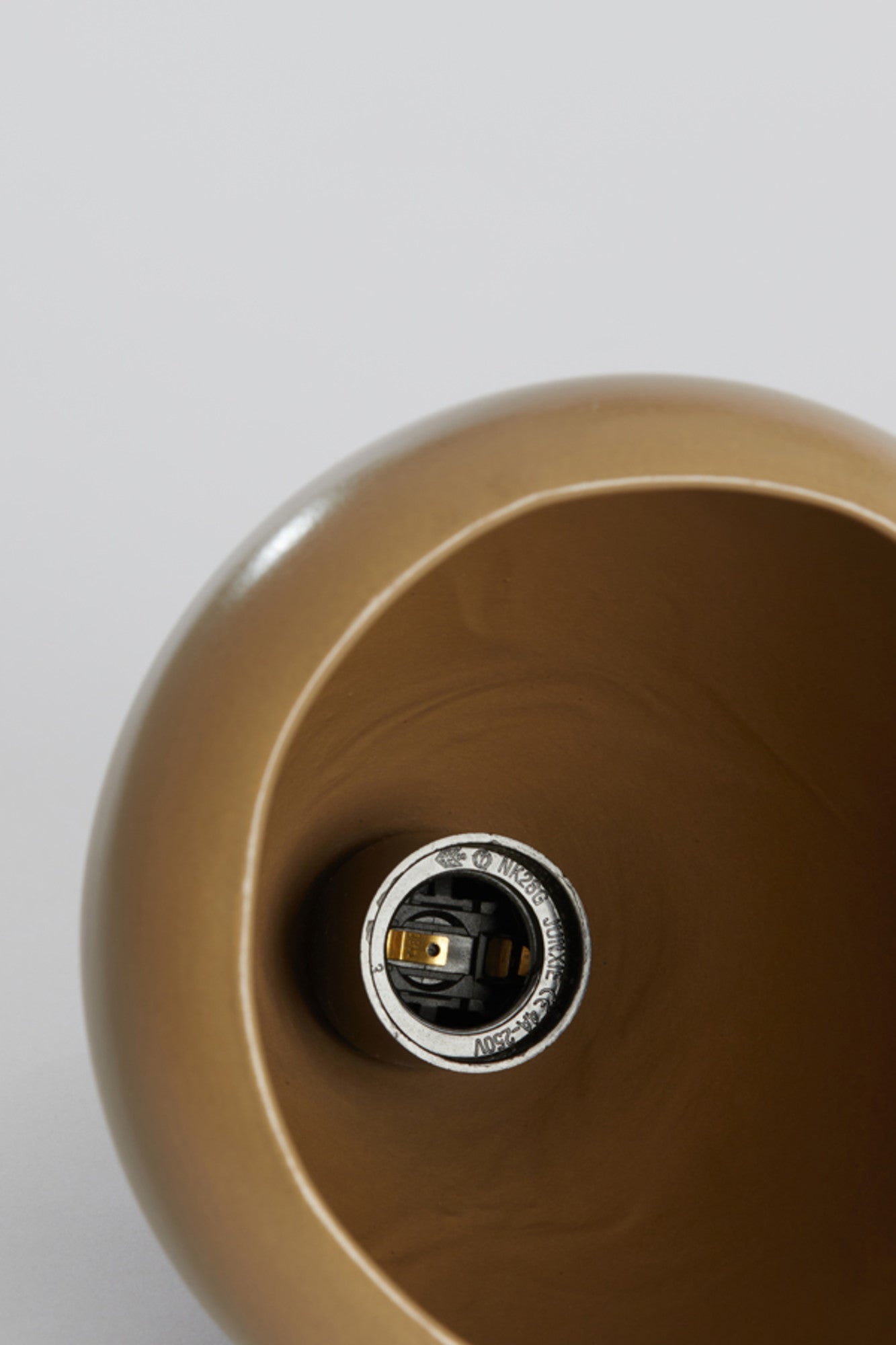 conische-bruine-hanglamp-met-warme-tint-light-living-desi-variant-image7