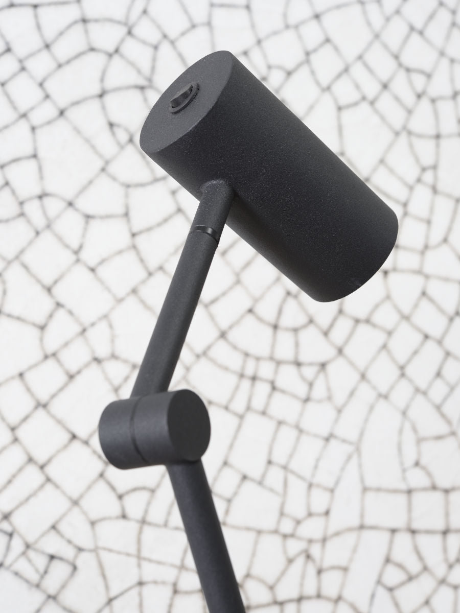 retro-zwart-metalen-vloerlamp-its-about-romi-montreux-variant-image2