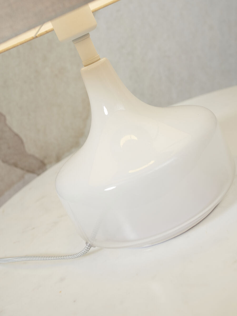 witte-metalen-katoenen-scandinavische-tafellamp-its-about-romi-reykjavik-variant-image3