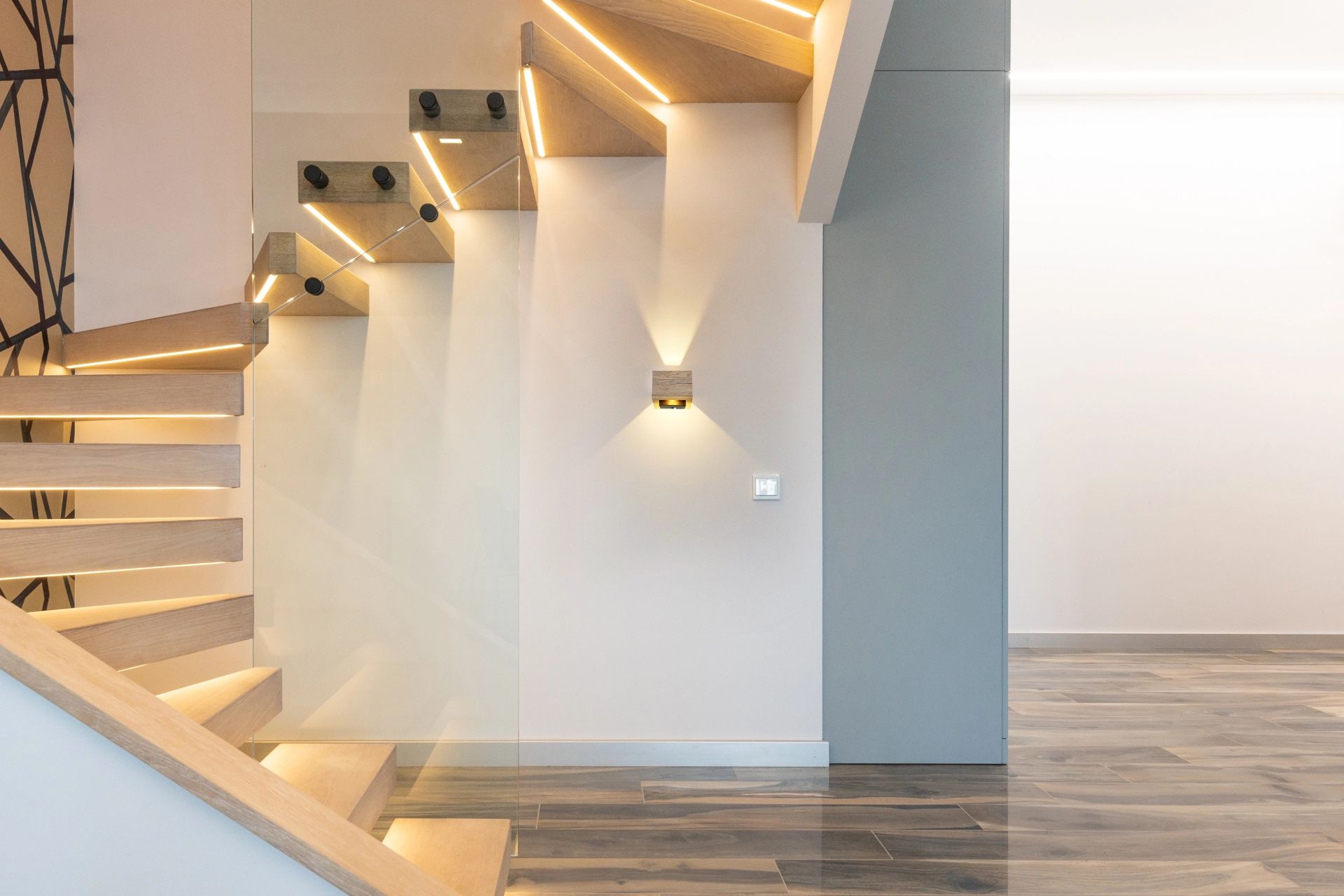 moderne-vierkante-wandlamp-met-houtlook-alina-variant-image8