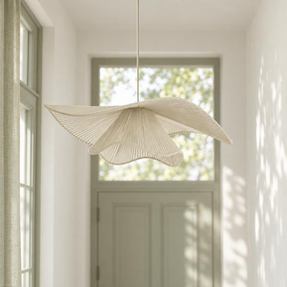 Lampada a sospensione ELCKA color crema Light & Living – foto d'ambiente