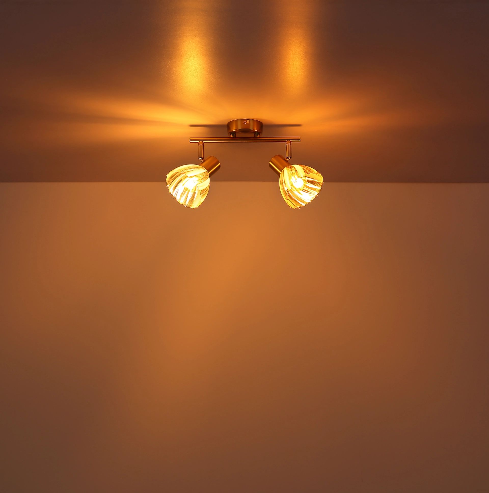 stijlvolle-bronskleurige-spotlight-met-ronde-kap-zachery-variant-image4