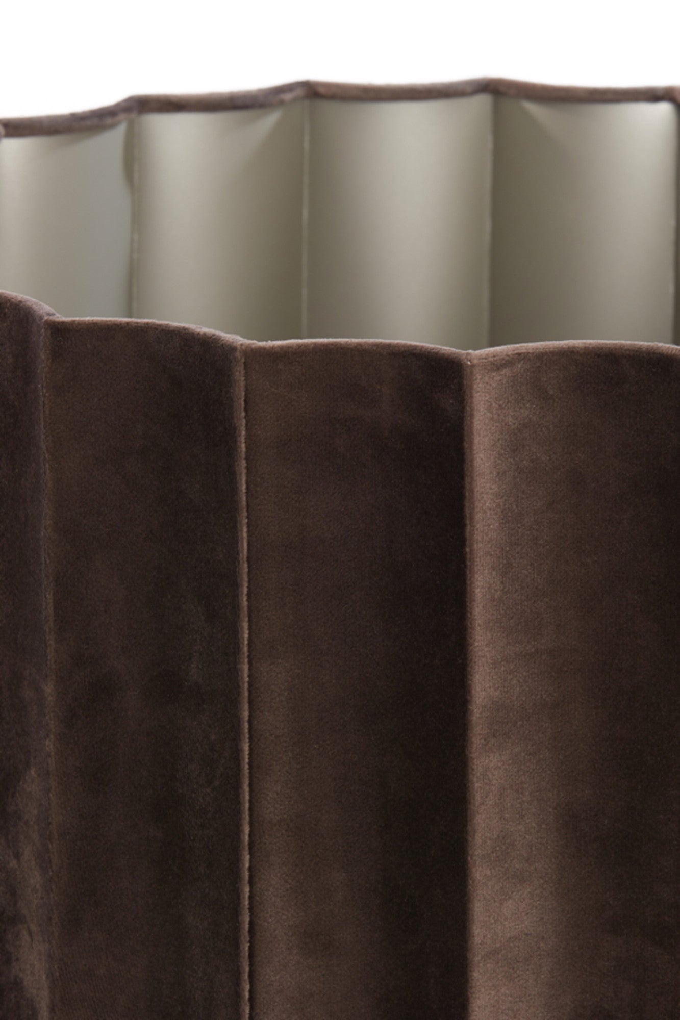 geplooide-donkerbruine-velvet-lampenkap-light-living-disli-variant-image6