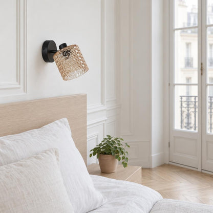 Crna zidna lampa s jantarnim staklom Mexlite Ocre – ambijentalna fotografija
