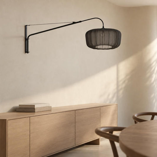 zwarte-wandlamp-met-diepe-zwarte-kap-steinhauer-elegant-classy-ai-sfeer_image