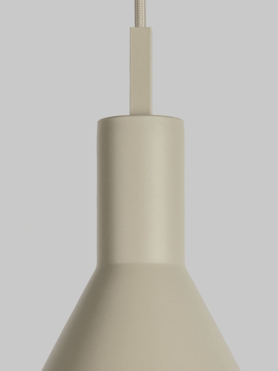 Lampada a sospensione in metallo color sabbia elegante It's About RoMi Stavanger – immagine 1