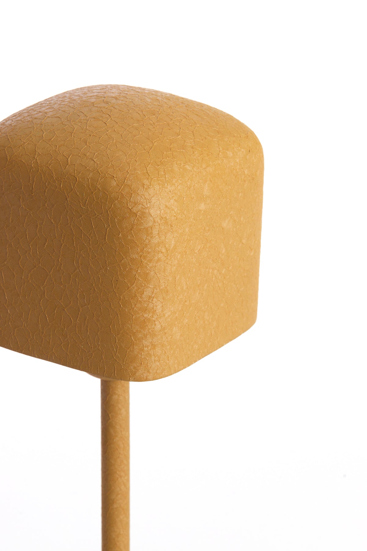 Piccola lampada da tavolo in metallo giallo ocra Light & Living Elenie – immagine 5