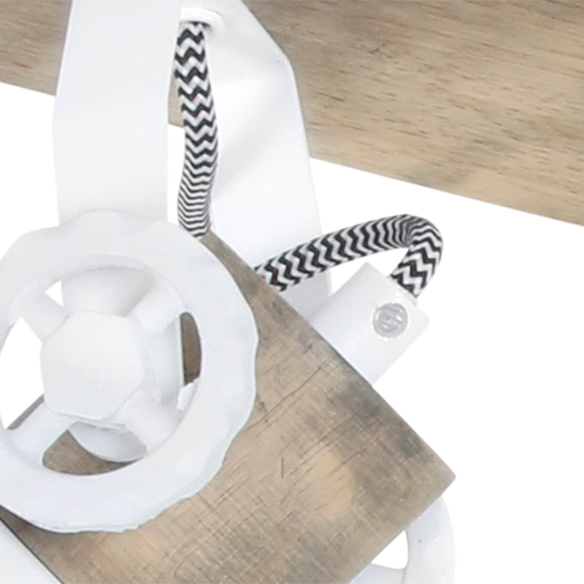 scandinavische-plafondlamp-drie-spots-wit-met-hout-mexlite-gearwood-variant-image11