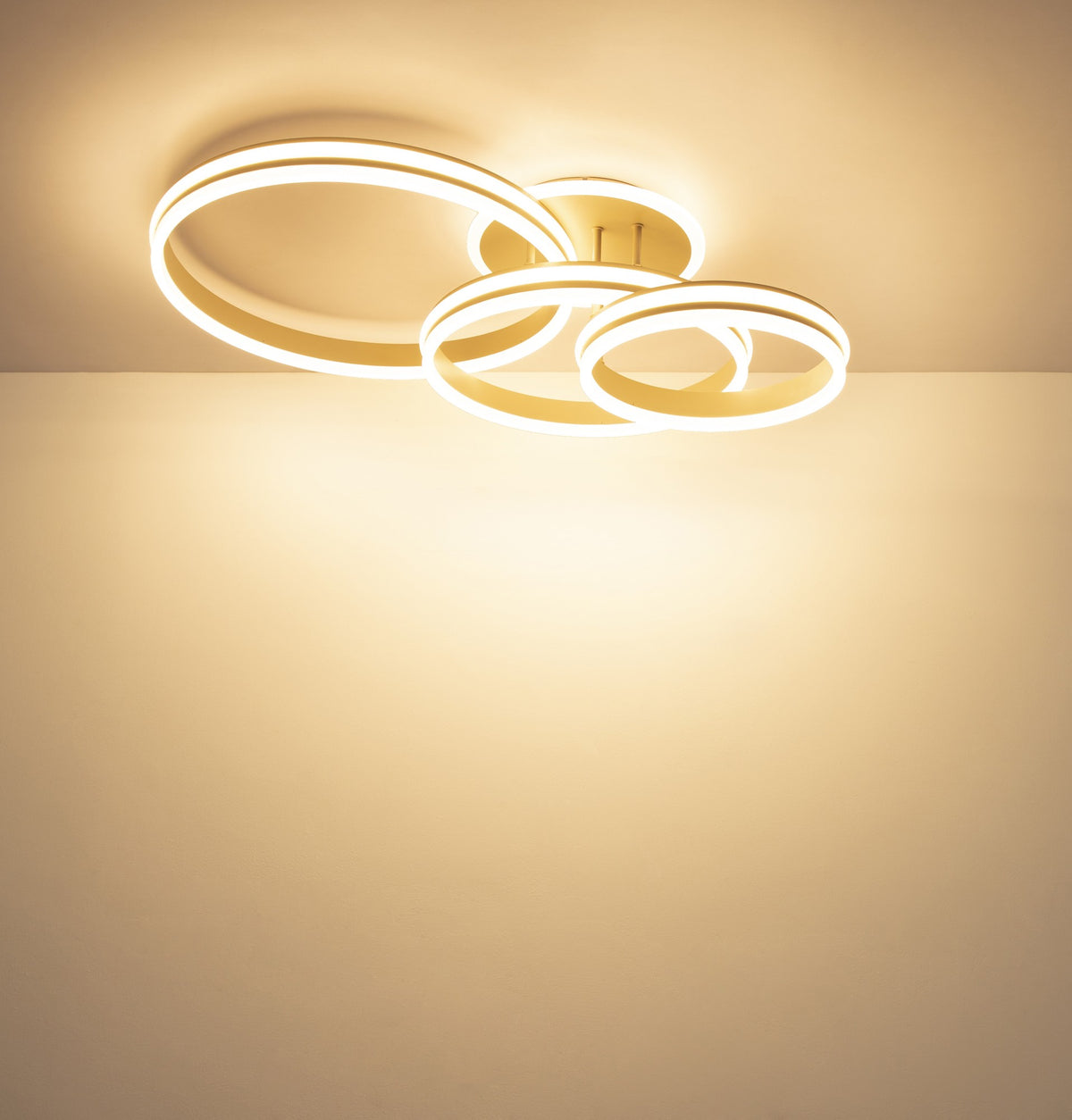 Grande lampada a soffitto LED in metallo color sabbia – immagine 4